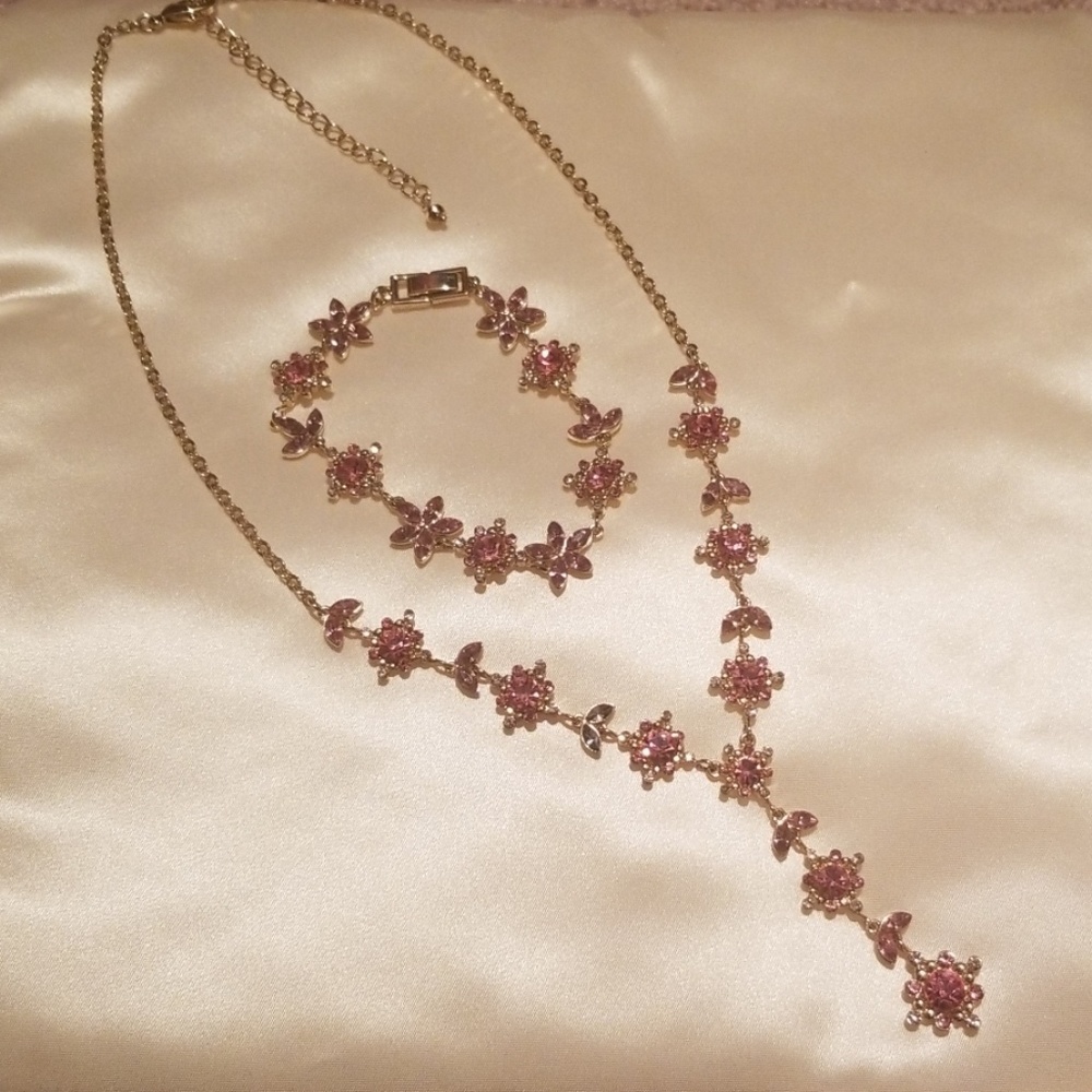 Sparkly necklace and bracelet